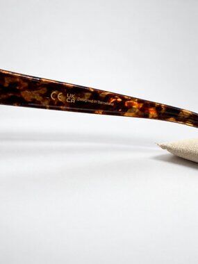 Meller Azalee Tigris Olive Sunglasses NEW Unused Cat-Eye Soft Case